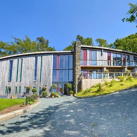 Crescent House Tatil Evi